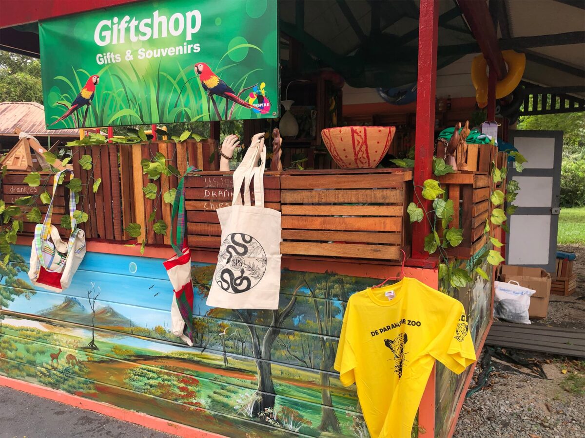 Giftshop paramaribo zoo